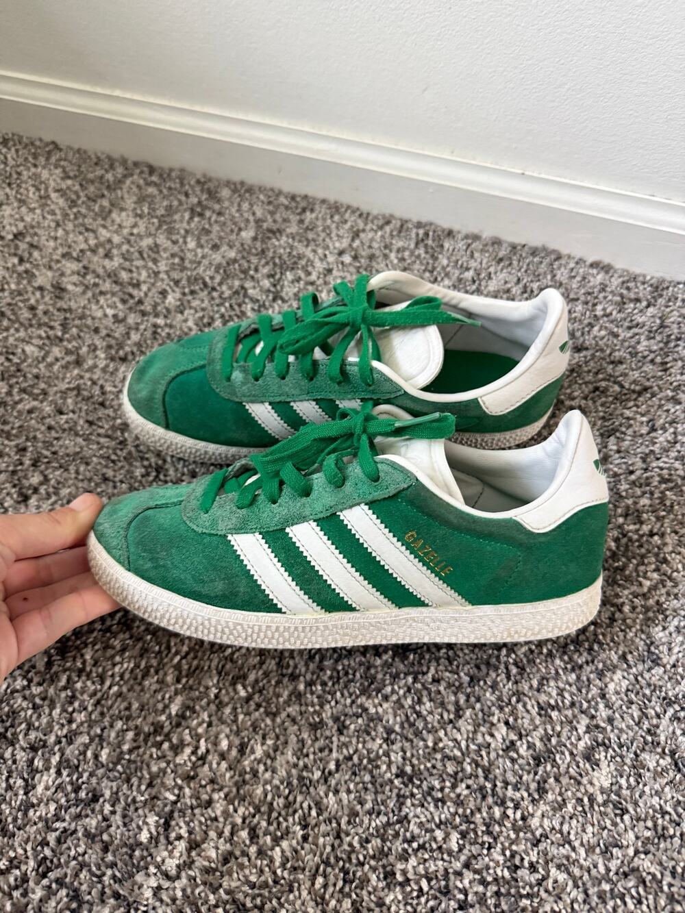 Adidas gazelle suede green/white shoes size 3.5